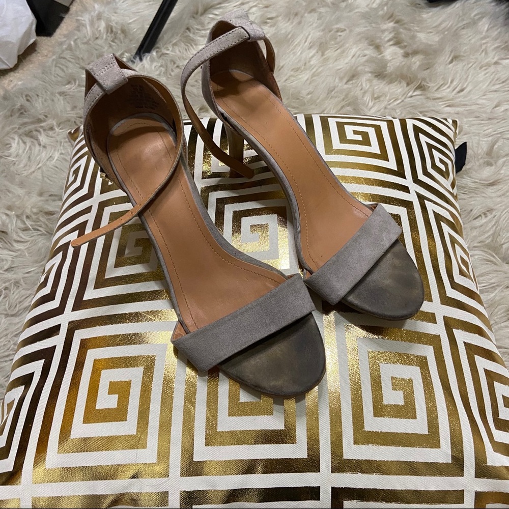 Kitten heels